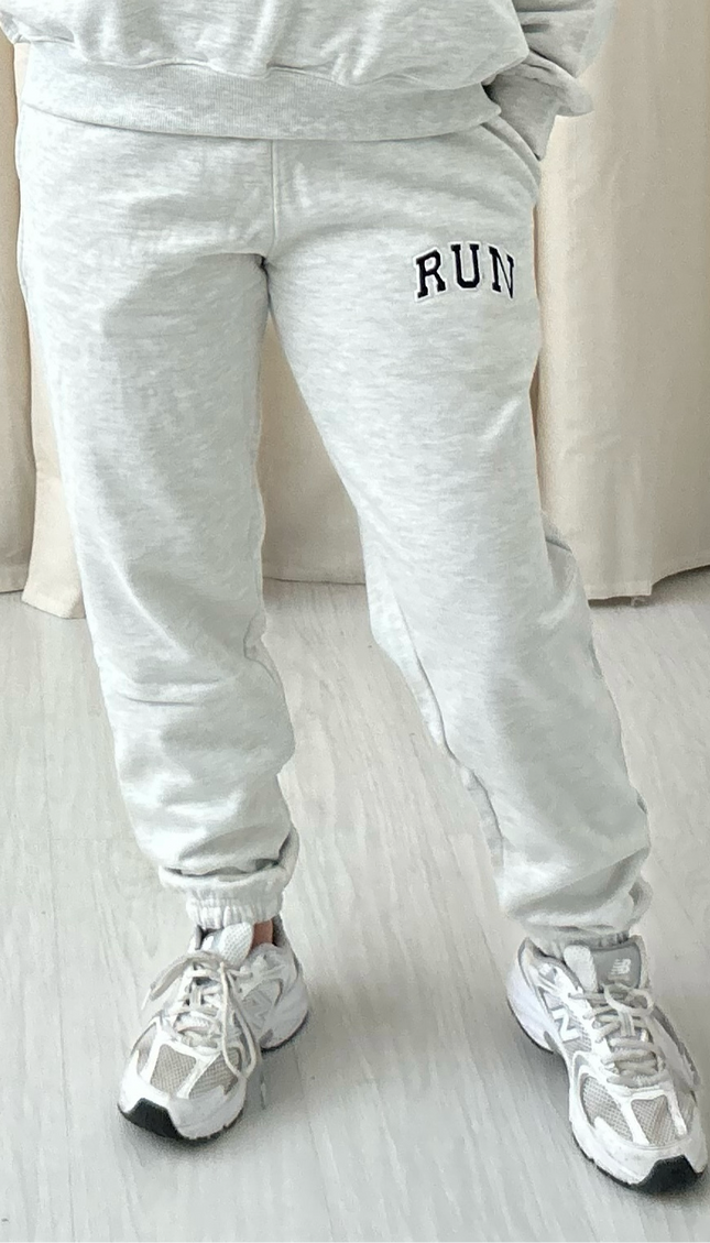 Run Appliqué 100% Cotton Sweatpants Ash Grey