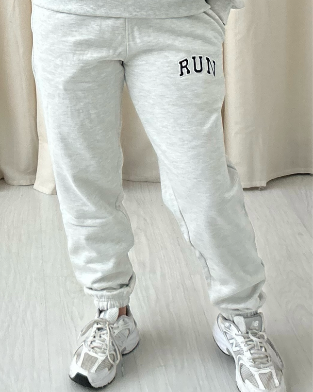 Run Appliqué 100% Cotton Sweatpants Ash Grey