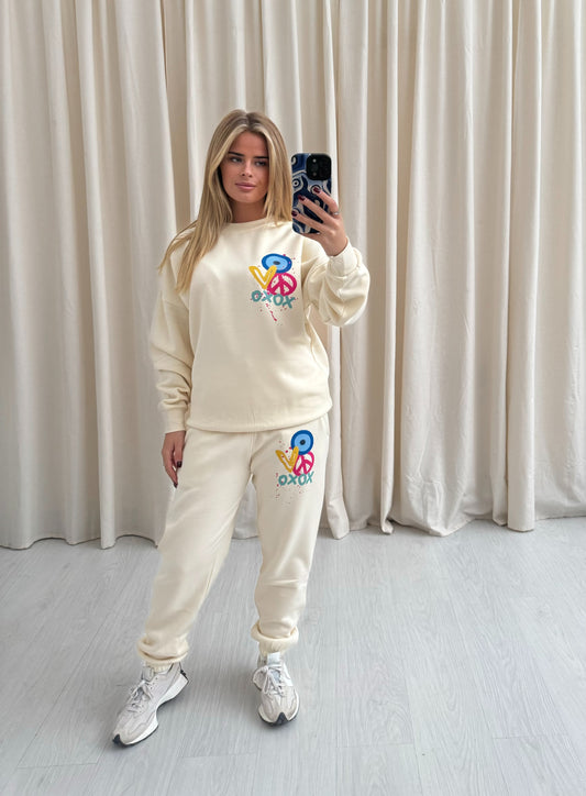 XOXO Graffiti Sweatshirt Tracksuit Cream